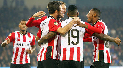 临近球场的 临近球场的